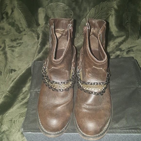 Boots - Picture 5 of 8